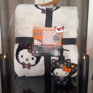 Hello Kitty Halloween Blanket Queen size NWT